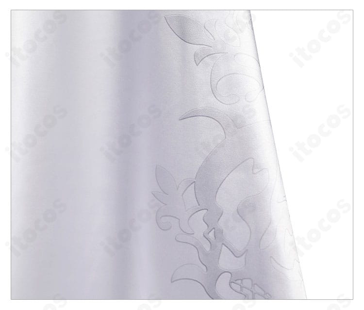 背面デザインの縫製と仕上げ。切り替えラインとステッチを確認