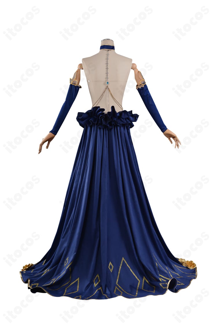 C.C. 盤上パーティー衣装の背面。背飾りの形状とスカートのシルエットを詳細に表示。