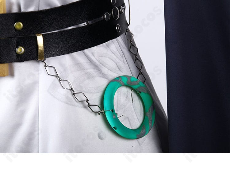 腰飾りパーツの詳細。金属調アクセントと幾何学的モチーフの組み合わせで世界観を強調。