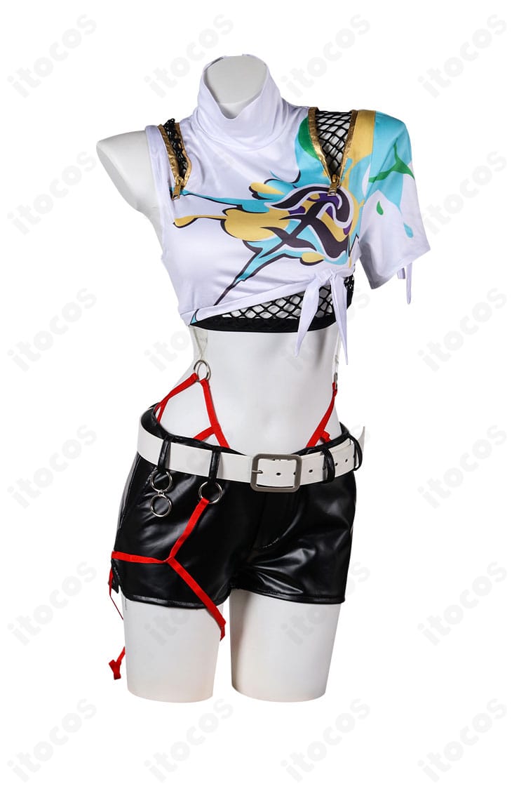 乱破衣装の前面装飾クローズアップ。刺繍風モチーフと立体パーツの質感が分かるアップ。