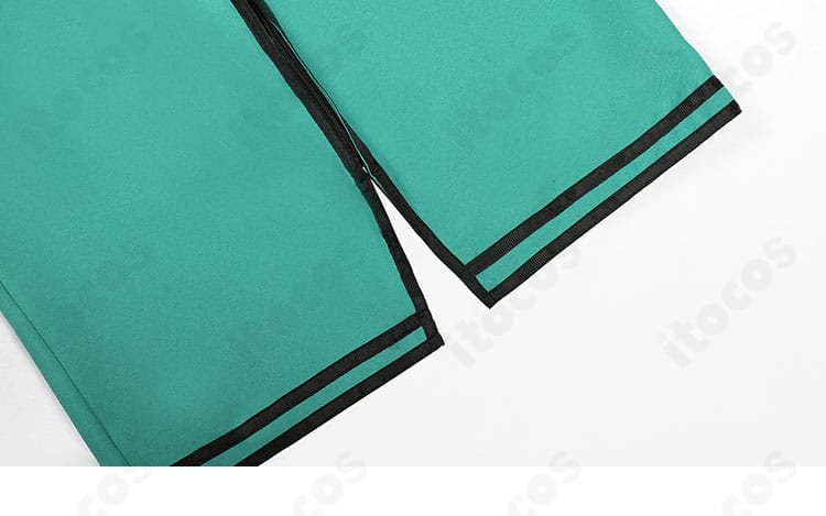 PK学園制服コスプレ ジャケット裾ディテール。端正なトリミングと直線的な裾ラインの仕上がりを示す画像。