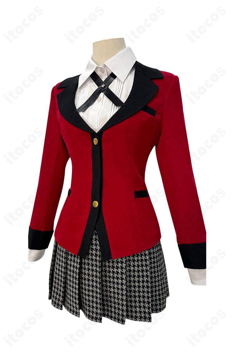 蛇喰夢子 制服コスプレの側面シルエット。ブレザーのラインとスカートの広がり、裾の落ち感が分かる角度。