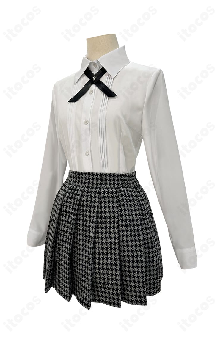 蛇喰夢子コスプレの内搭シャツ詳細。襟と前立て、袖口の仕上げが確認できるクローズアップ。