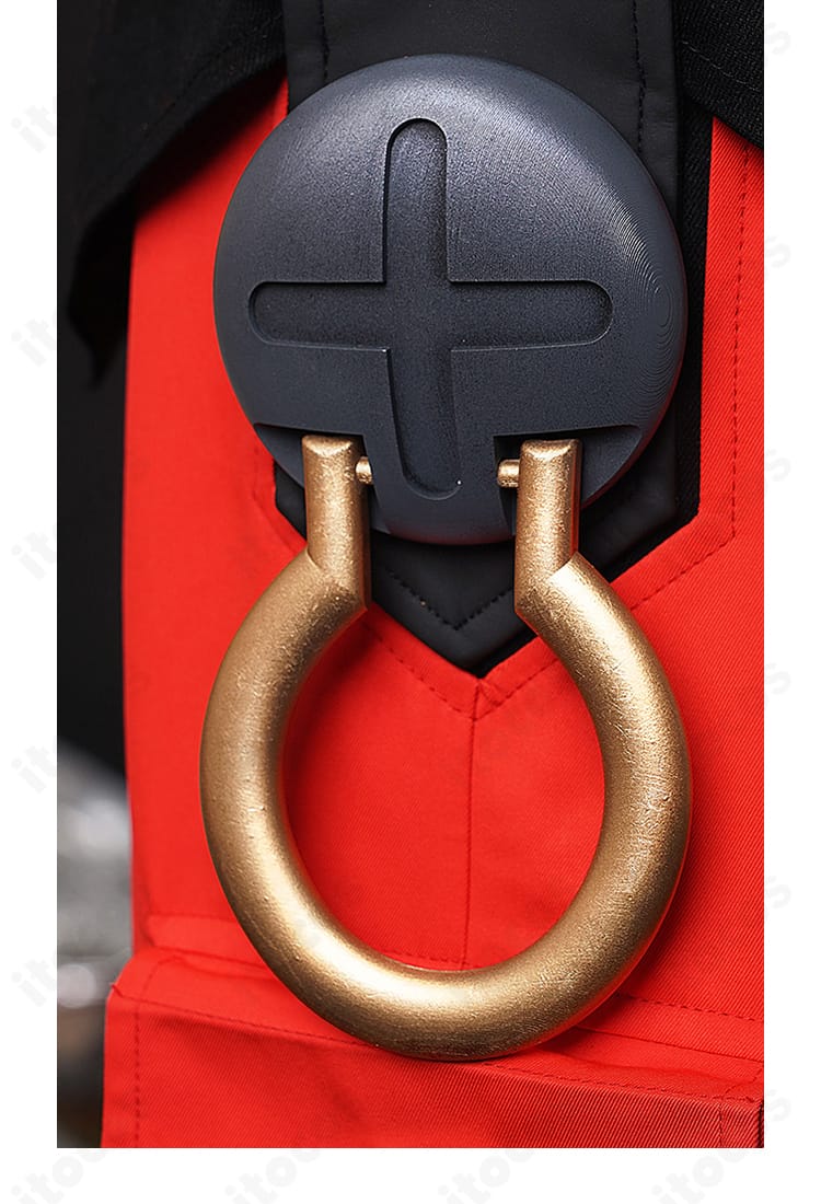 ウエスト周りのアクセサリーとポーチ配置が分かる写真