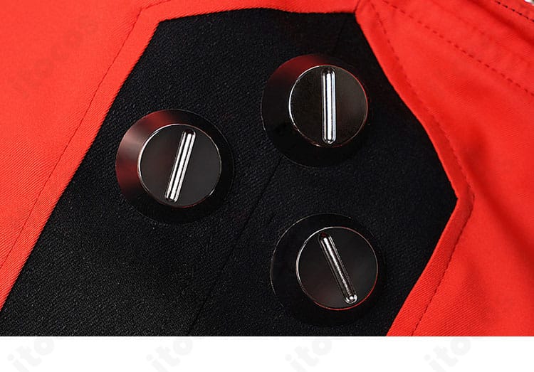 レッグカバーとパンツ裾の装飾ディテールを示す画像