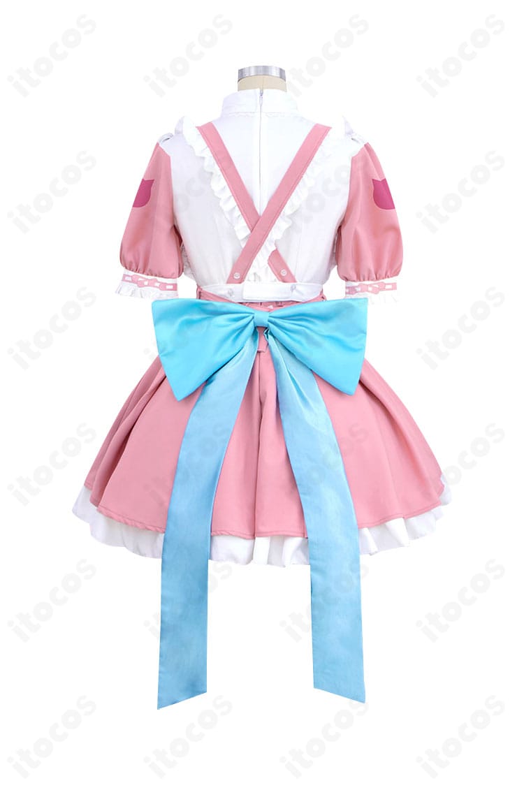 結城さくな コスプレ衣装の背面。大きな蝶結びとスカートラインが映えるバックショット