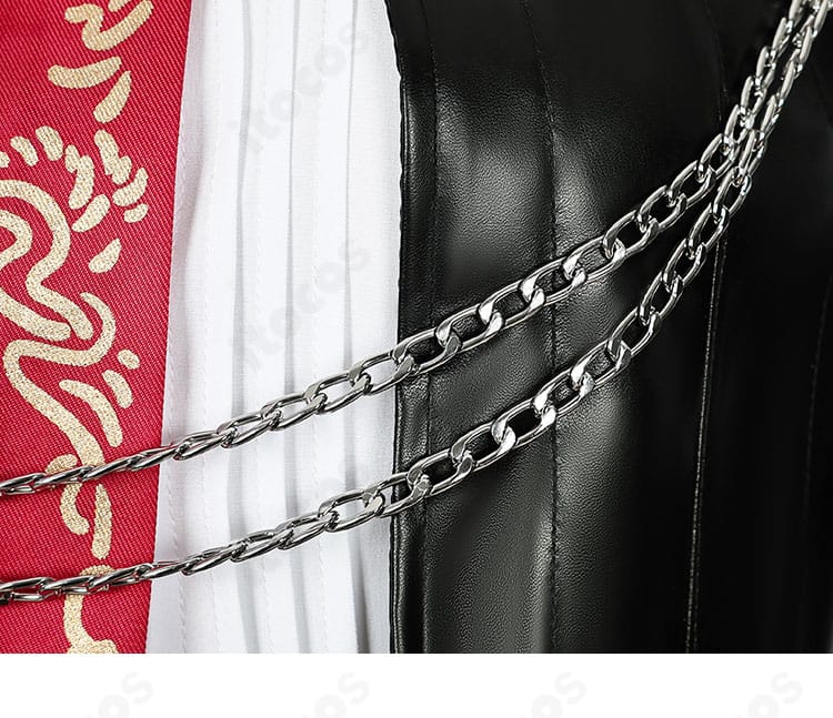 ラップランド衣装のチェーン装飾ディテール。金属風パーツが映えるカット