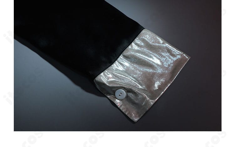 ジェーン・ドゥ衣装の袖ディテール。袖口の形状と装飾の配置が分かる。