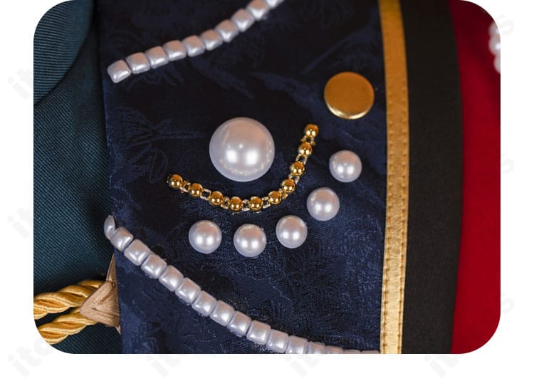 衣領のパール調装飾アップ。粒の配置と固定方法が分かるディテール画像