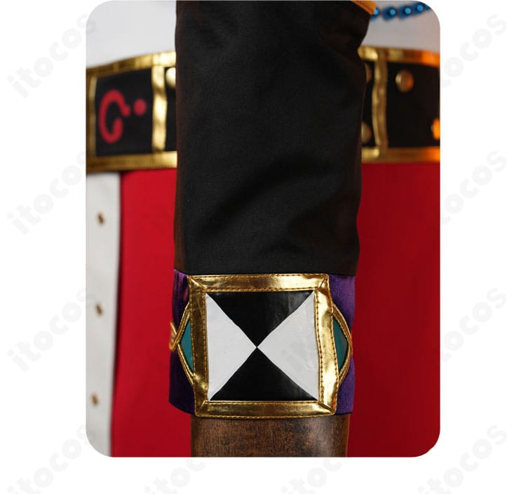 七種茨 袖口ディテール。カフの形状、ボタン周りの仕立て、配色ラインの精度を確認。