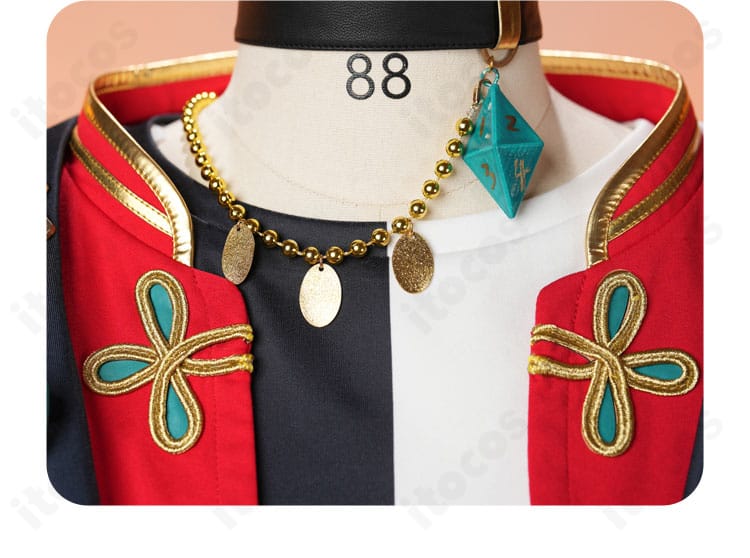 七種茨 チョーカーと首元装飾の近接写真。質感の良い素材と留め具の仕立てが確認できる。