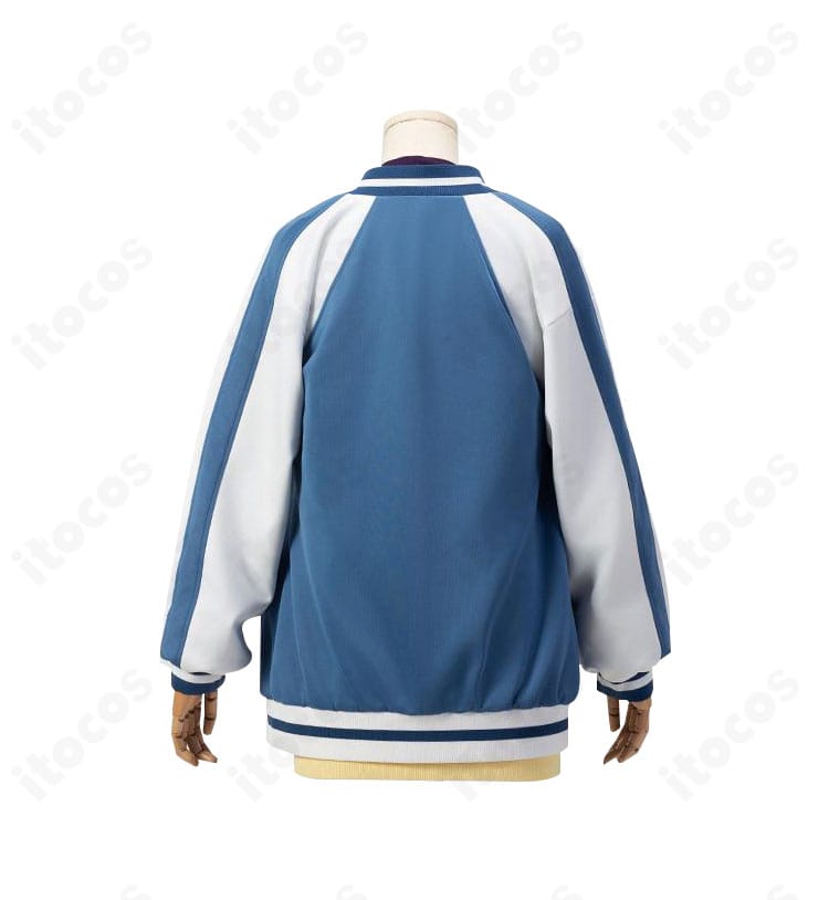 綾瀬星子コスプレの背面ディテール。背中の装飾とマントの重なりを忠実に再現した部分アップ