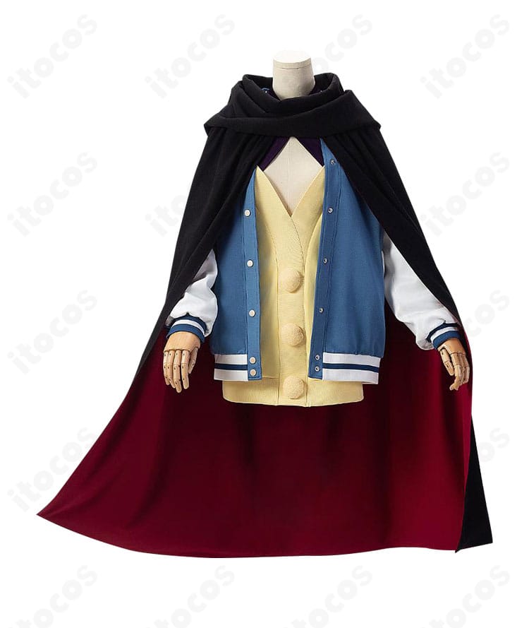 綾瀬星子 美魔女スタイルの正面全体。ロングコートとマントのシルエットと丈感を確認できる写真