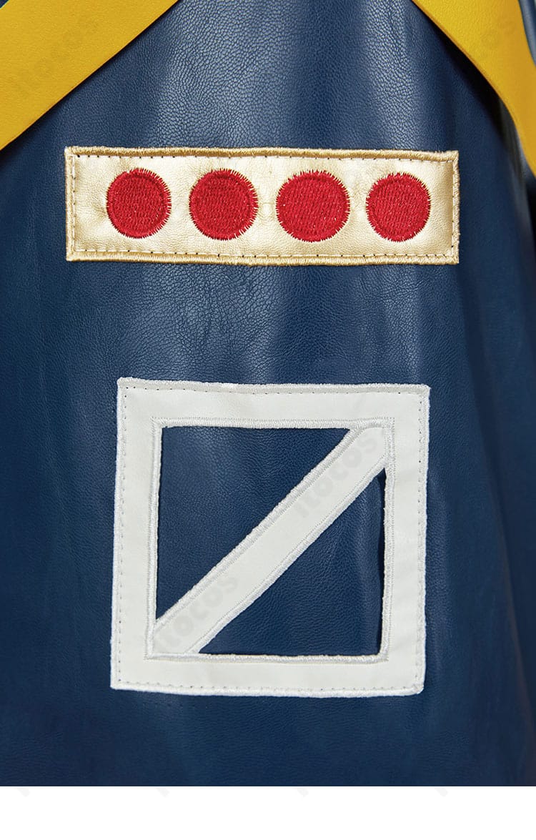 左袖ディテールの接写。縫製ラインと装飾パーツの質感がわかるロロノア・ゾロ衣装の部分画像。