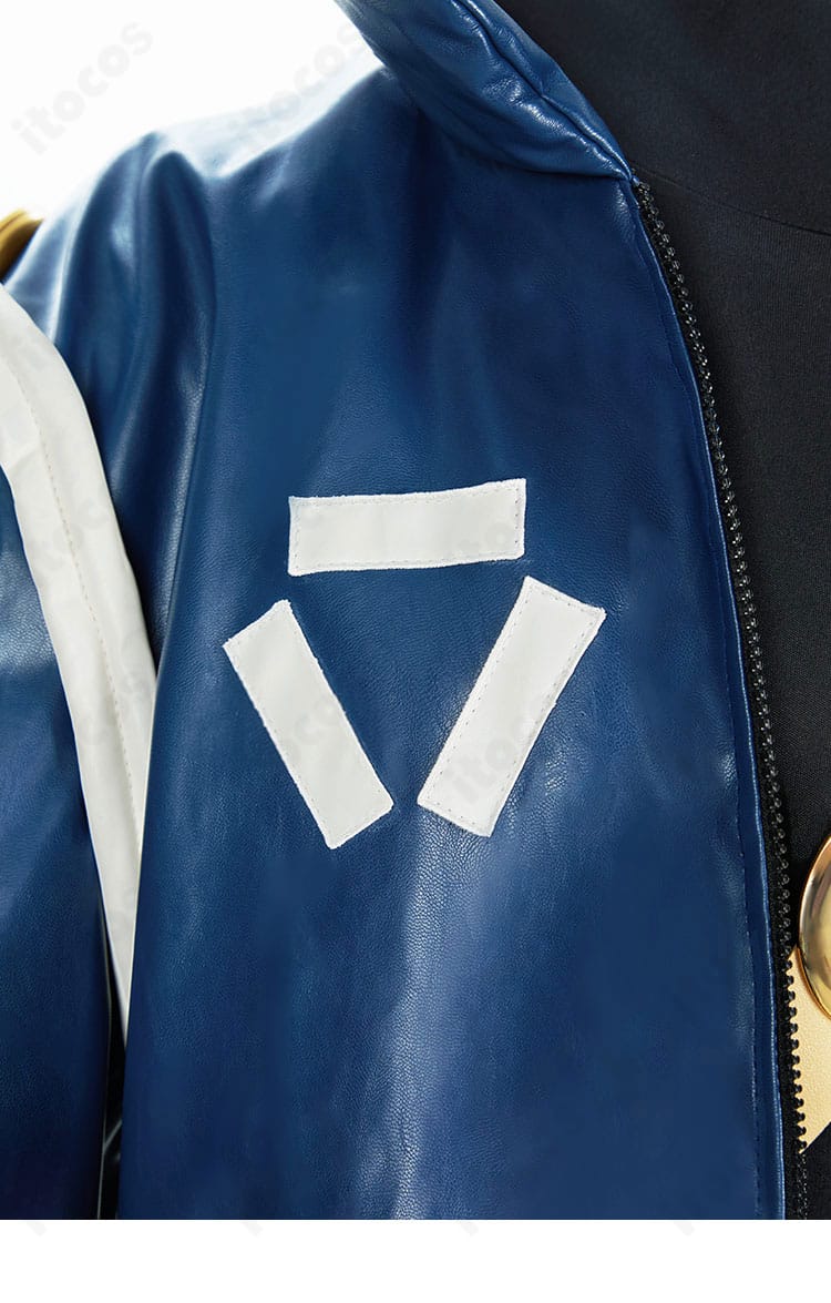 胸元ディテールのクローズアップ。エッグヘッド編特有の意匠を丁寧に仕立てた装飾が見える画像。