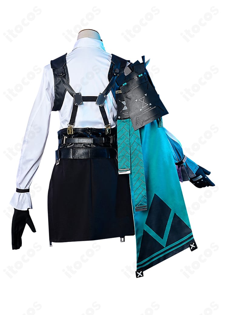 背面デザイン全景。マントコンポーネントや背ベルトの構成が分かる写真