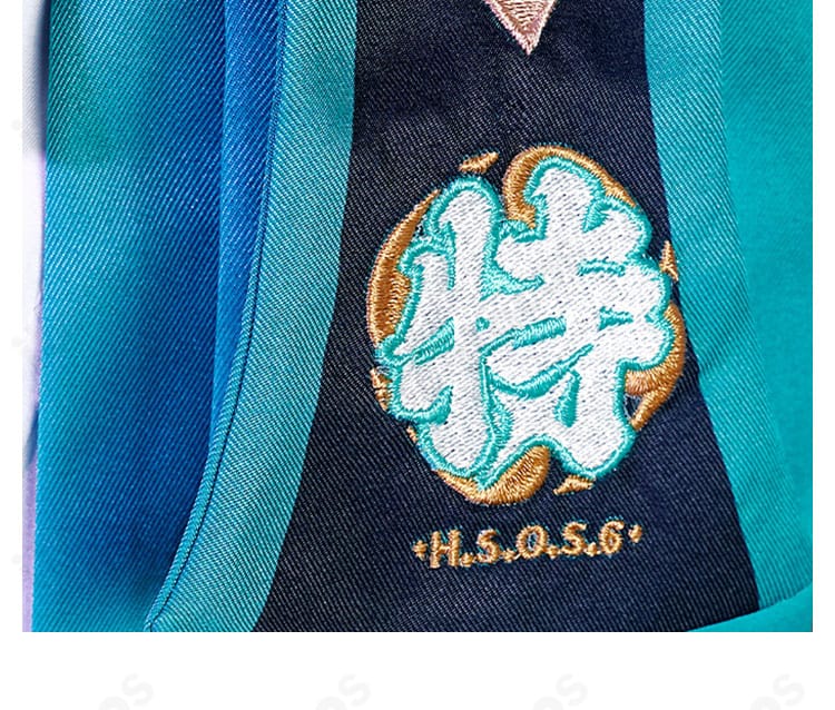 裾の装飾アップ。スカートとマントのエッジ処理とラインの再現度