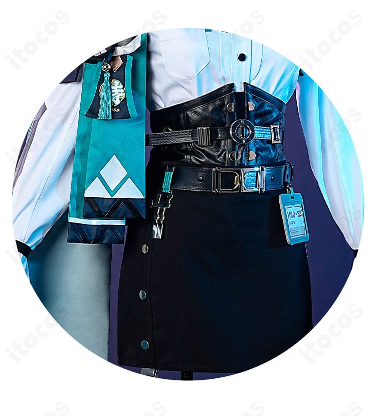 腰周りの装飾クローズアップ。腰封とベルトコンポーネントの質感と縫製