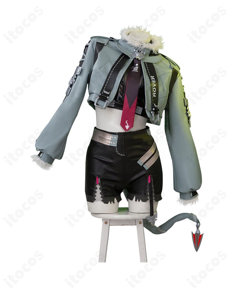 ジェーン・ドゥ衣装の正面全身。コートとショートパンツ、ネクタイの配置バランスと再現度を確認できる画像