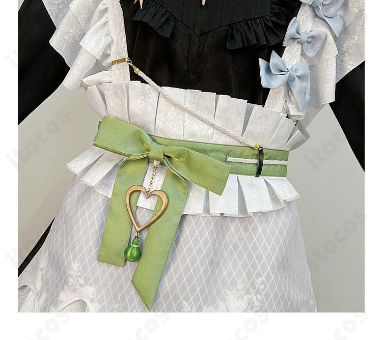 腰部装飾のクローズアップ。コルセットベルトと腰飾りの意匠が分かるオリビン衣装。