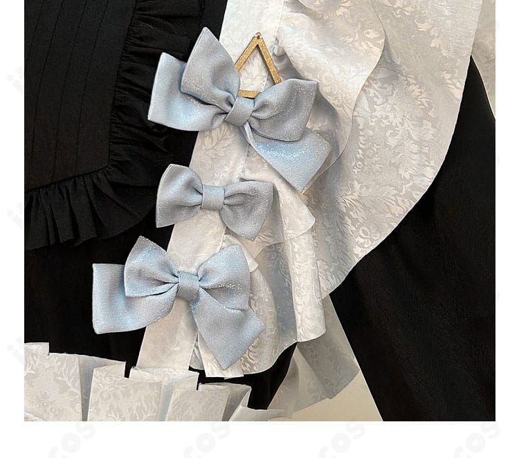 蝶ネクタイ装飾のアップ。色味と質感、結び目の形状が分かるディテール写真。