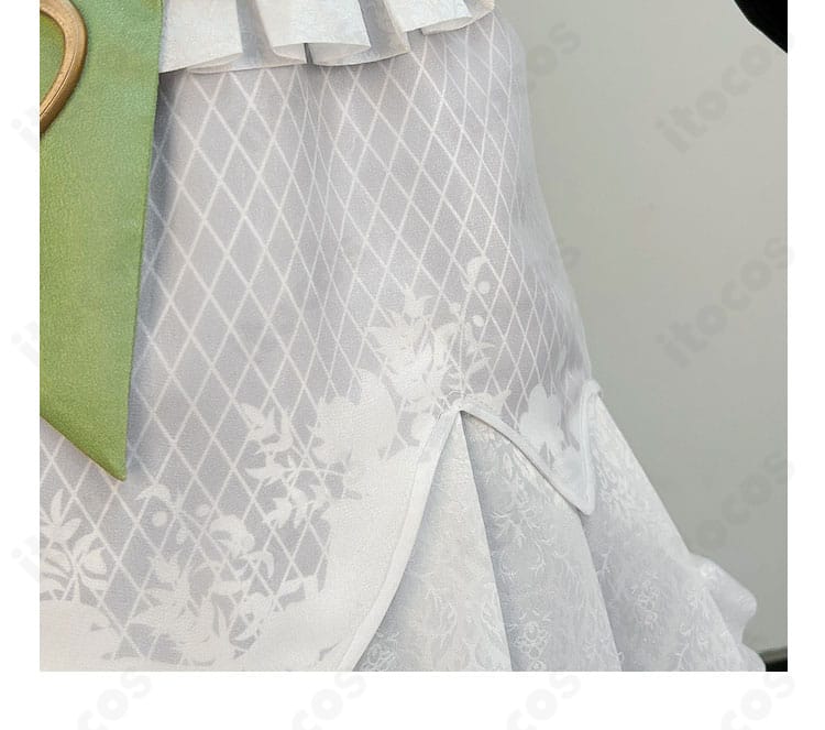 スカートの花柄装飾ディテール。模様配置とドレープ感が分かる近接写真。