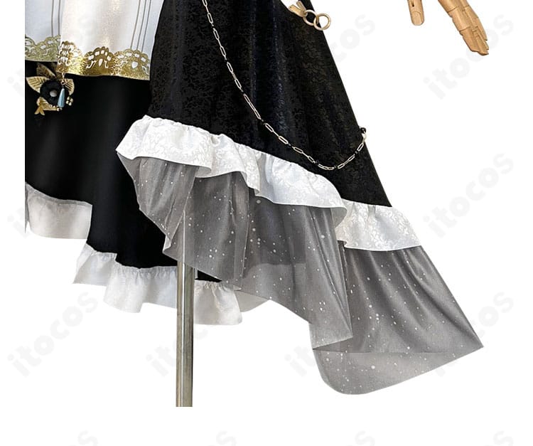 スカート全体のライン。エレガントなフレアとボリューム、撮影映えするシルエット