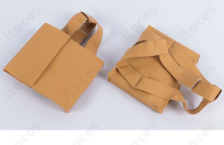 脚部ポーチ（レッグポーチ）の装飾詳細。実用的な容量と取り付け位置が分かる画像