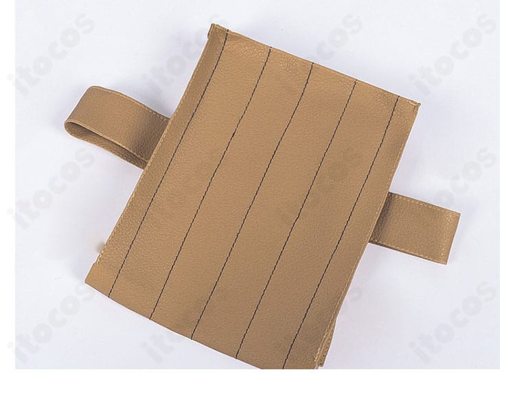 腿部装飾のディテール。レッグカバーのテクスチャーと固定バンドの構造が分かる画像