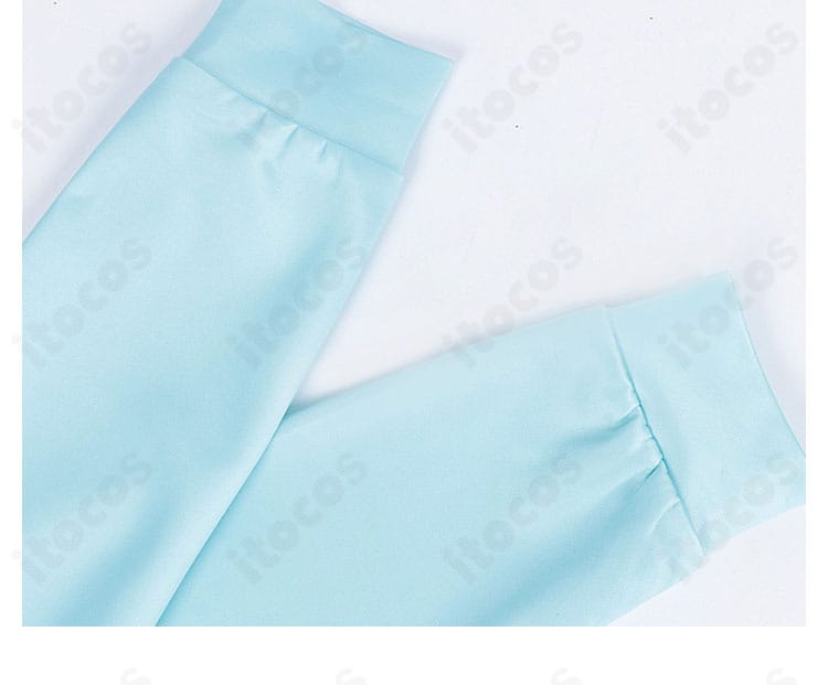 コート袖ディテール。袖口の飾りステッチとカフス形状、装飾の配置が確認できる画像