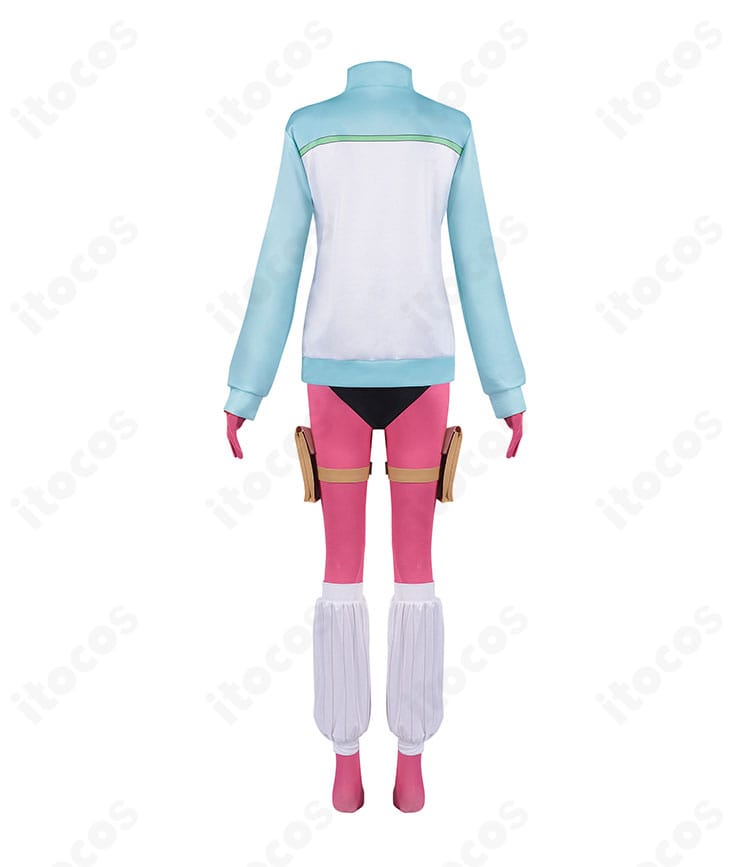 コスプレ衣装の背面全体。コートの落ち感と背面ライン、レッグカバーの配置が確認できる画像