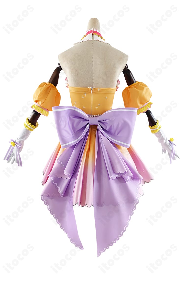 高坂穂乃果コスプレ衣装 背面ショット。年越しライブ♪らしい華やかな背面デザインとシルエット。