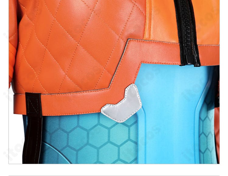 外套裾の装飾ディテール。裾まわりのライン取りと折り返し仕上げ