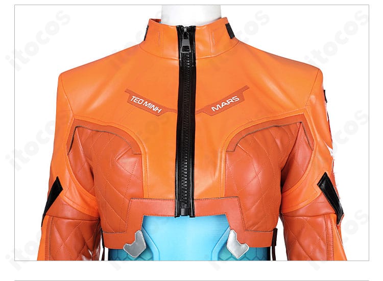 外套風トップス正面の装飾ディテール。直線的パネルとコントラスト配色