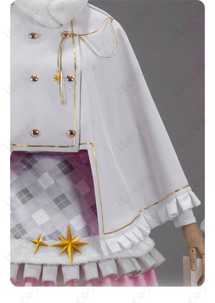 トップスとポンチョの装飾ディテール。スパンコールの輝きと刺繍風モチーフ、パイピングの丁寧な縫製を示すアップ。