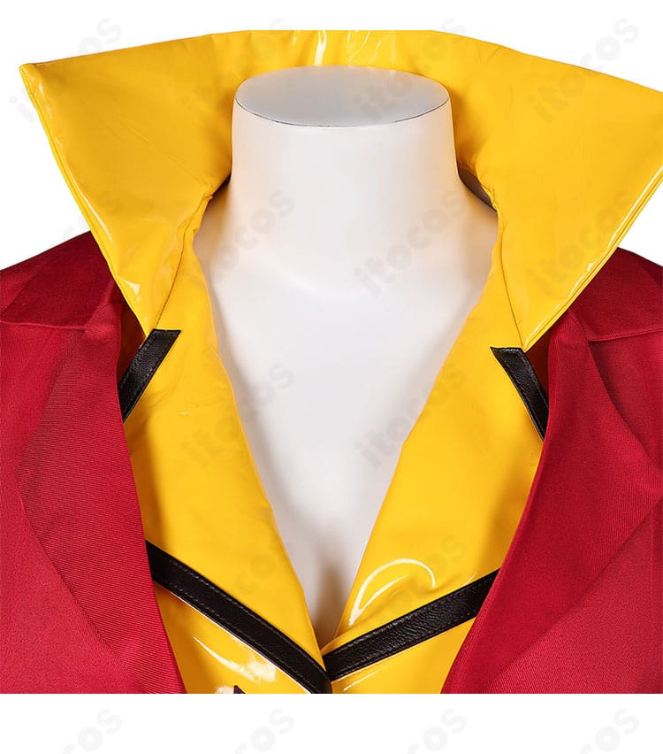 襟元の装飾ディテール。コラボらしいアクセントが映える襟の形状とステッチワークの拡大画像。