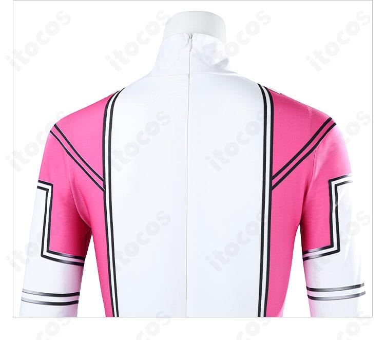 背面チェーン装飾の取り回しと接続部を示すグウェン・プール衣装の近接写真