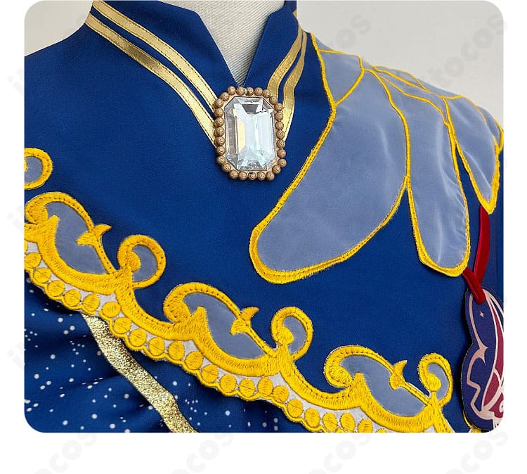 天祥院英智 フェアリーテイル衣装 襟元ディテール。スタンドカラーと装飾の重なりで高級感を演出