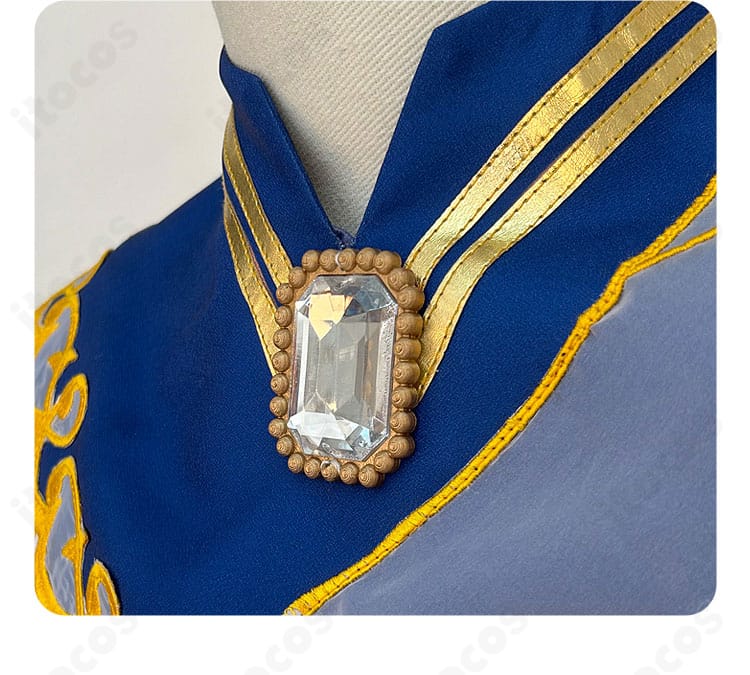 天祥院英智 コスプレ衣装 襟の宝石調パーツ。光を受けて煌めくアクセントがポイント