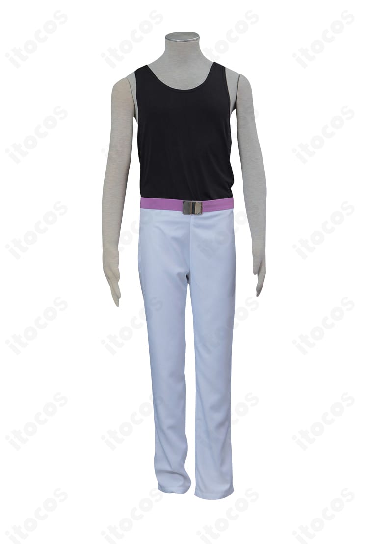 インナータンクトップ前面のディテール。首元から胸元の形状とレイヤードの見え方