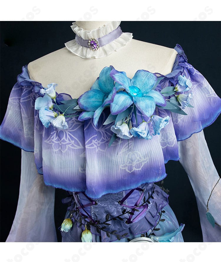 首飾りと襟の刺繍ディテール。繊細な装飾と質感を強調したクローズアップ画像。