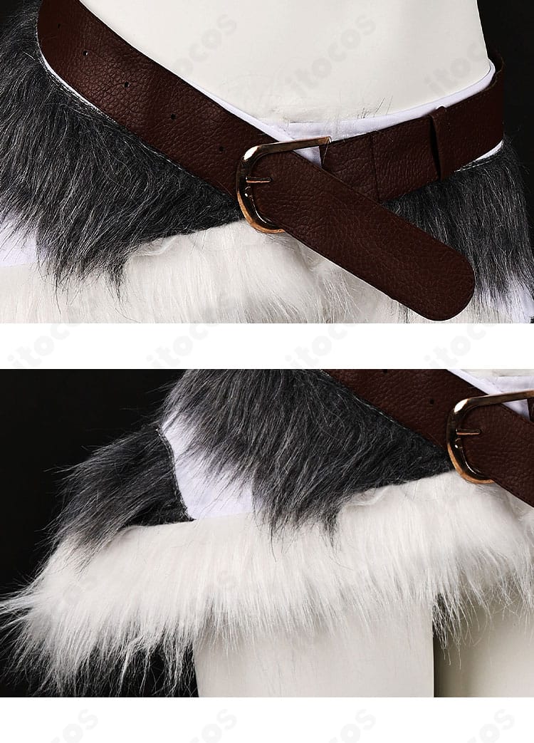 セツナ コスプレ衣装のベルト装飾アップ。金具と帯の質感、固定方法の仕上げを示す近接写真。