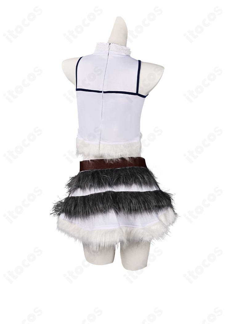 回復術士のやり直し セツナ 氷狼族衣装の背面。背中の開閉部と装飾配置、全体バランスを確認できる画像。