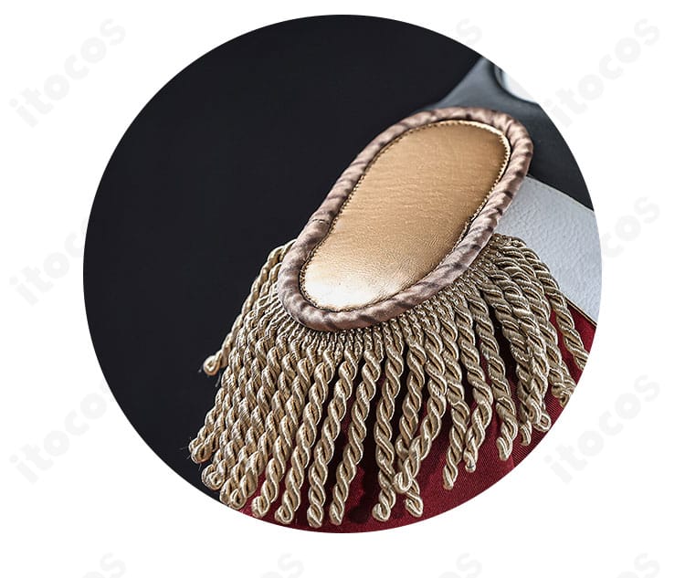 一等航海士コスプレの肩章装飾ディテール。金色調の意匠と縁取りが見える拡大画像