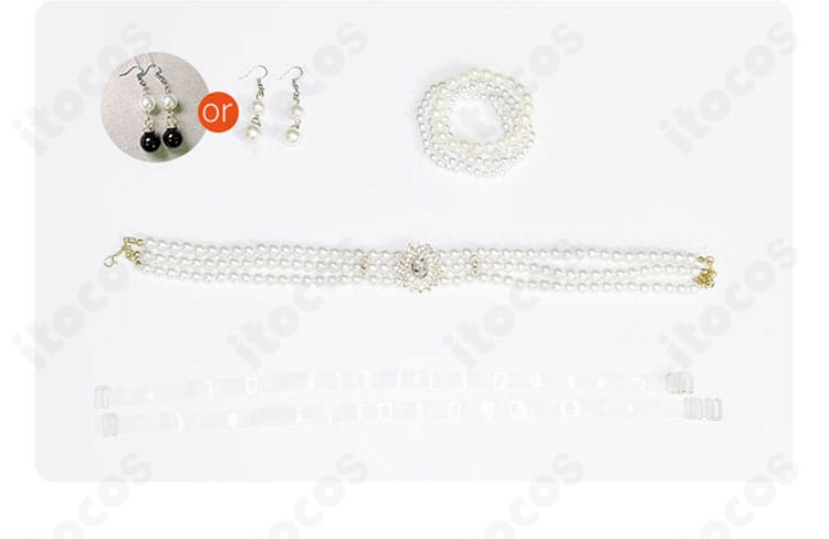 アクセサリー単体の詳細画像。留め具やチェーンの仕上げなど、小物の作り込みを確認できます。