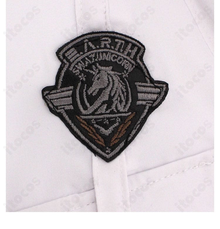 恋と深空 プレイヤー 特別任務 制服コスプレの警徽装飾ディテール。立体感と質感が伝わる