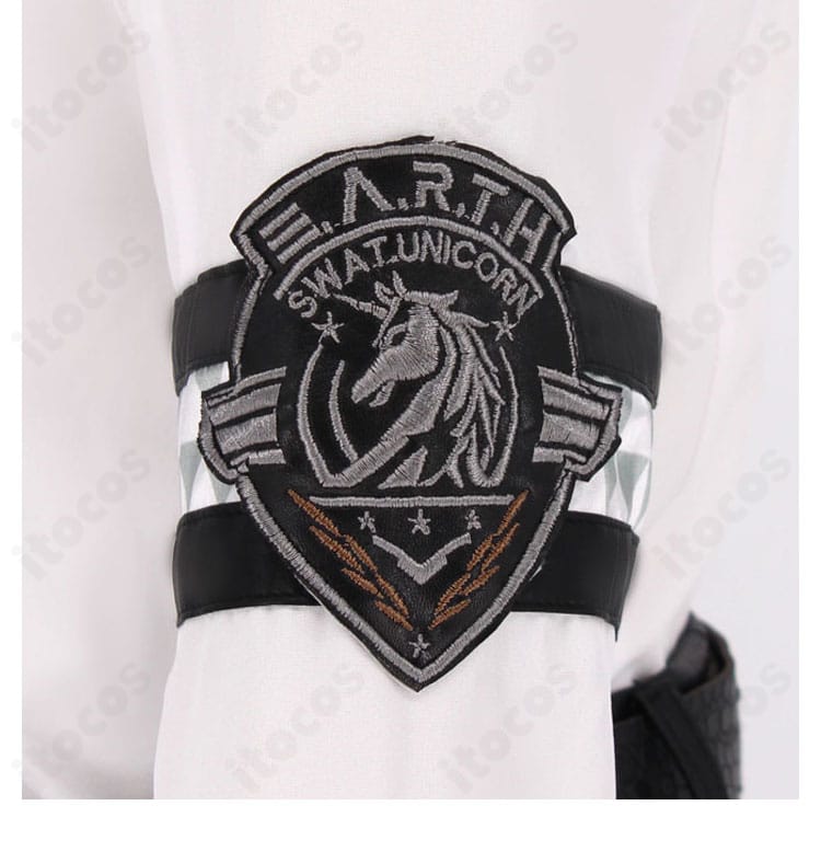 恋と深空 プレイヤー 特別任務 制服コスプレ右袖の警徽装飾。袖口のアクセントが映える