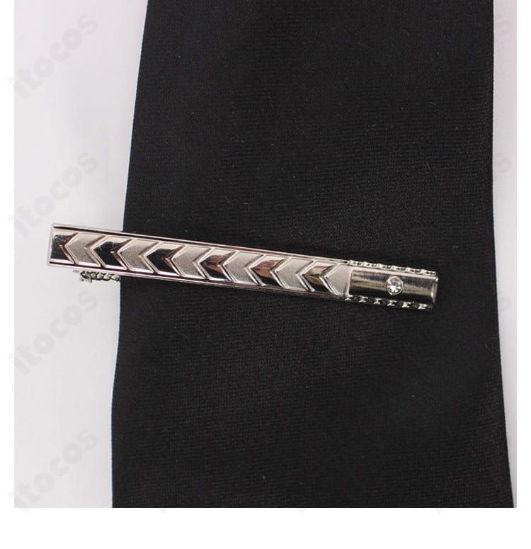 恋と深空 プレイヤー 特別任務 制服コスプレのネクタイ装飾詳細。デザイン性と質感の近接