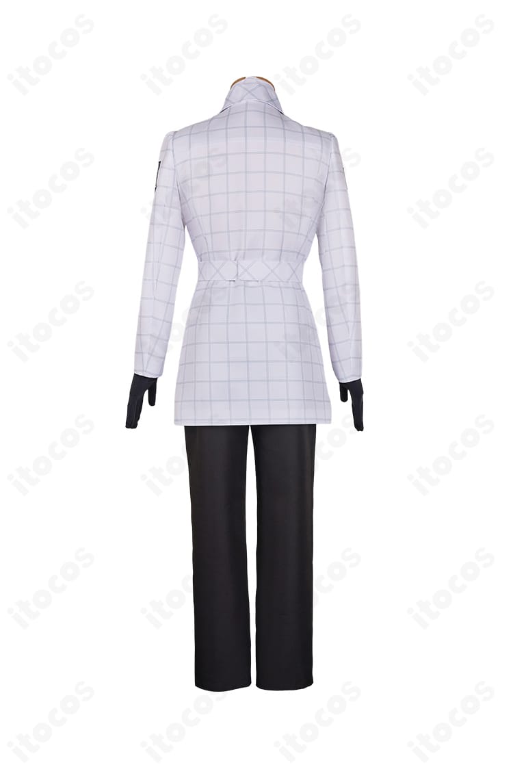 ストロール衣装の背面。背中の切り替え線と装飾配置、裾の広がりを捉えたカット。