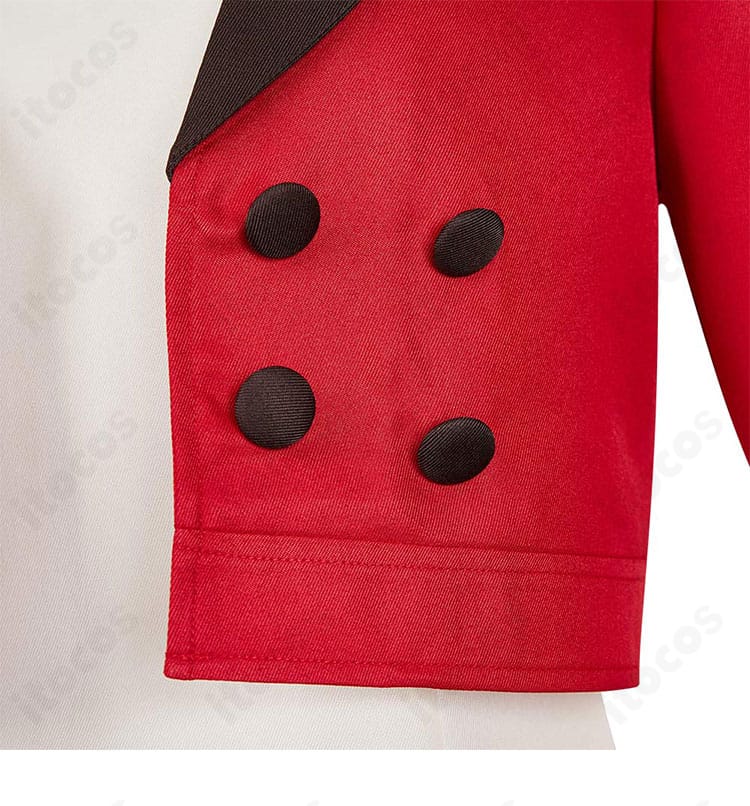 ダンダダン 綾瀬桃 コスプレ衣装 メッキ調ボタンのディテール。質感と仕上げを強調